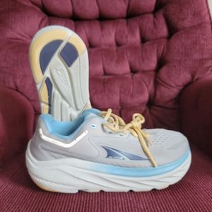Alatra Womens Running Shoe Size 9.5